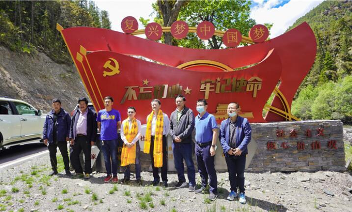 尊龍凱時(shí)集團(tuán)黨委書(shū)記、董事長(zhǎng)任丁率隊(duì)赴麻格同村推進(jìn)對(duì)口幫扶工作