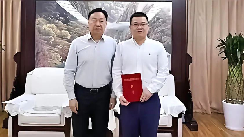 省尊龍凱時集團領(lǐng)導(dǎo)受聘省政府參事室特約研究員