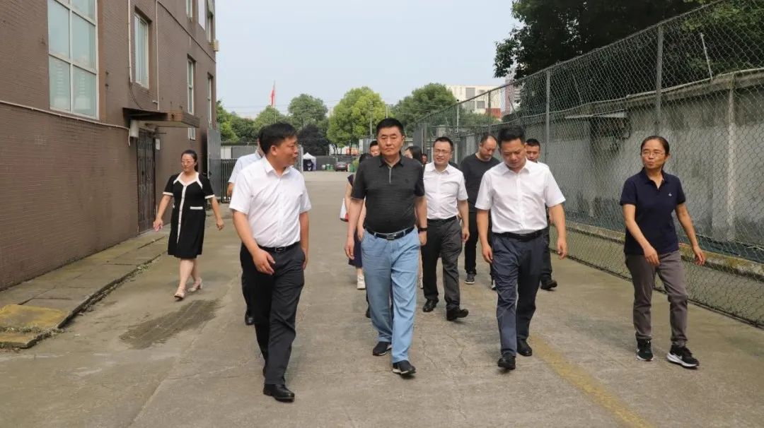 省尊龍凱時集團領(lǐng)導(dǎo)帶隊調(diào)研錦弘集團文印中心保密命題閱卷印制基地