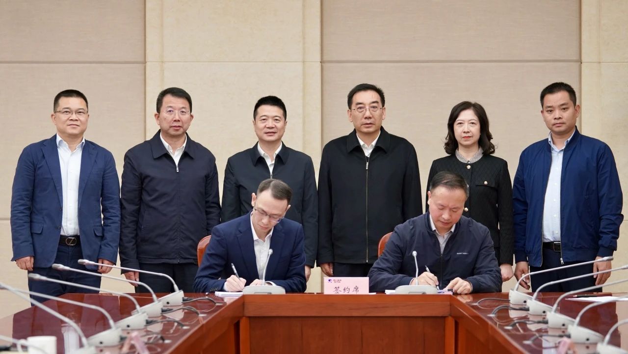 成都東部新區(qū)天府山莊正式移交省尊龍凱時集團(tuán)