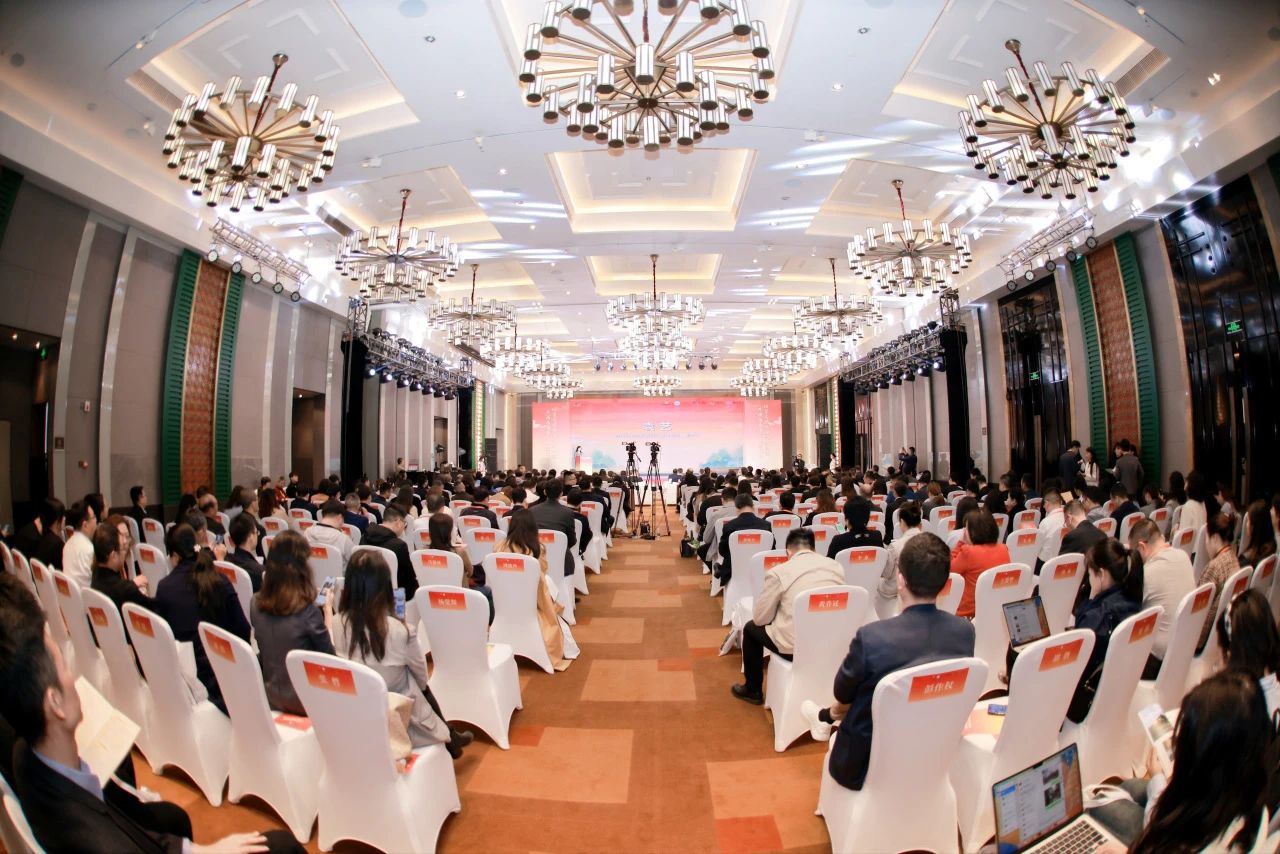 川渝文化旅游企業(yè)聯(lián)盟、四川省文化旅游企業(yè)聯(lián)盟2023年會(huì)在蓉開幕 游勇主持活動(dòng)開幕式